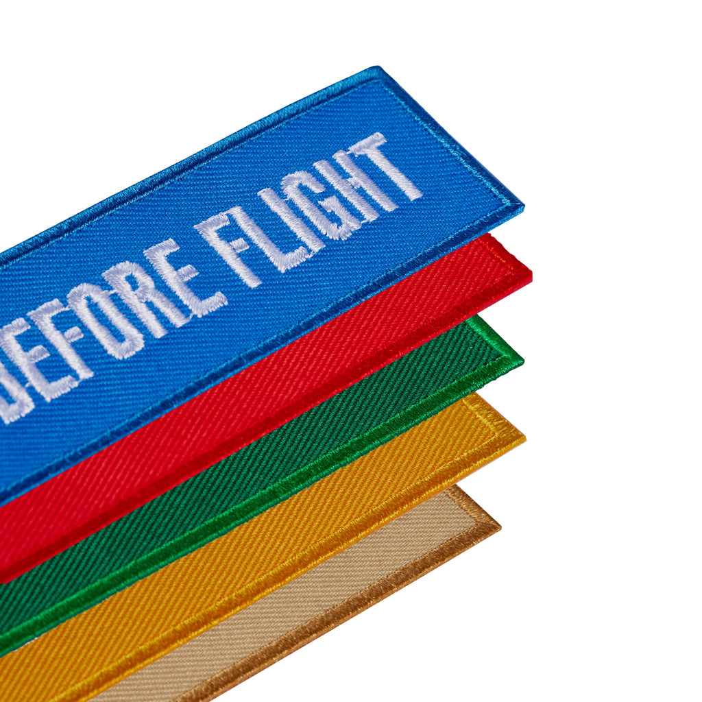 Schluesselanhaenger REMOVE BEFORE FLIGHT Set alle 5 Farben detail