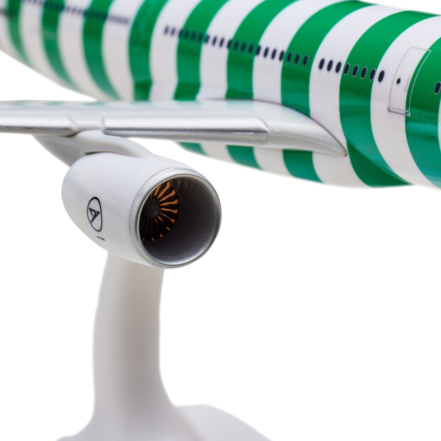 Modellflugzeug Airbus A330neo Island Triebwerk