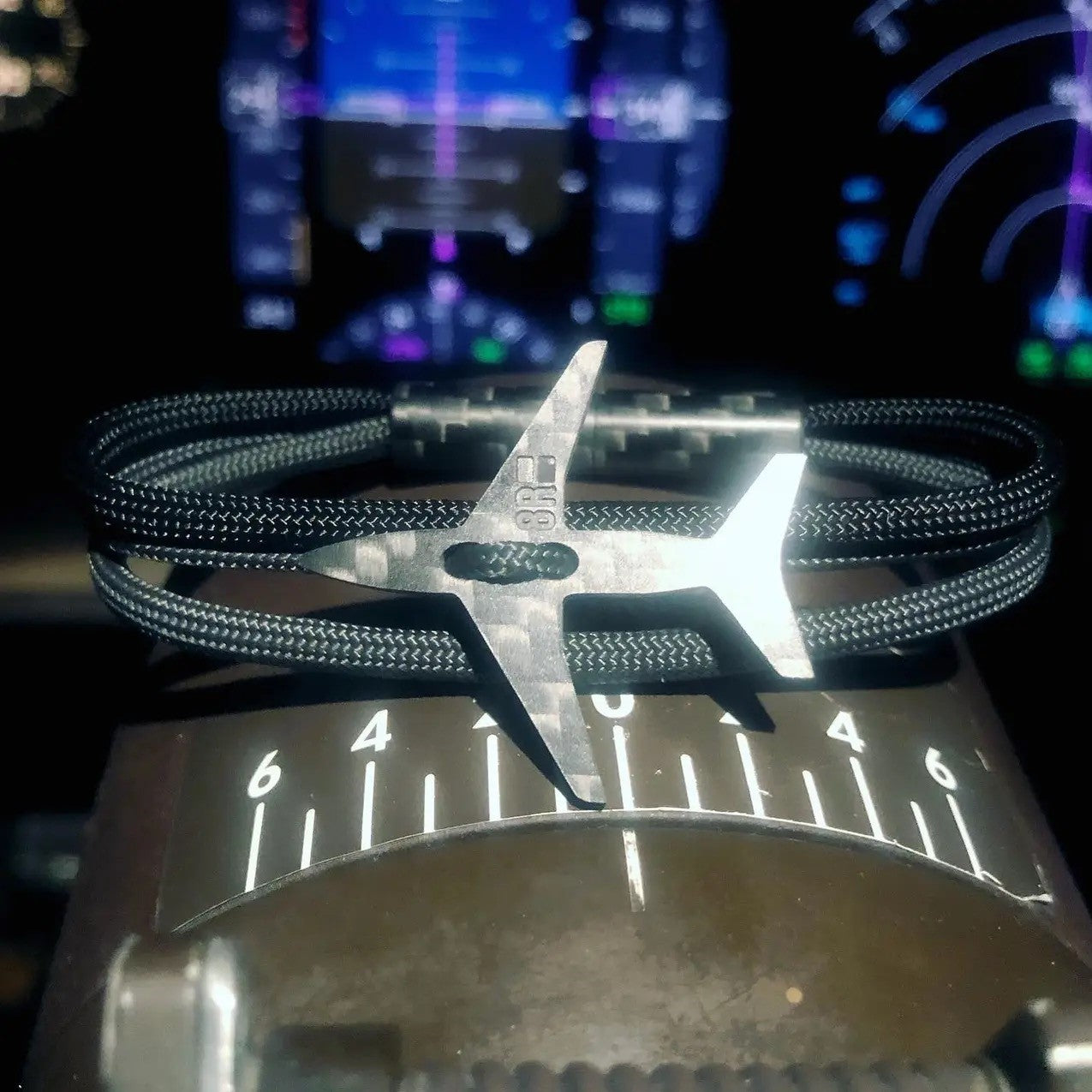 EIGHT8R Aviator Armband