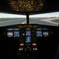 Pohled zepředu na kokpit simulátoru letadla Airbus A321XLR s osvětleným stropním panelem