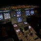 Vnitřní pohled na kokpit simulátoru letadla Airbus A321XLR s přístroji a ovládacími prvky