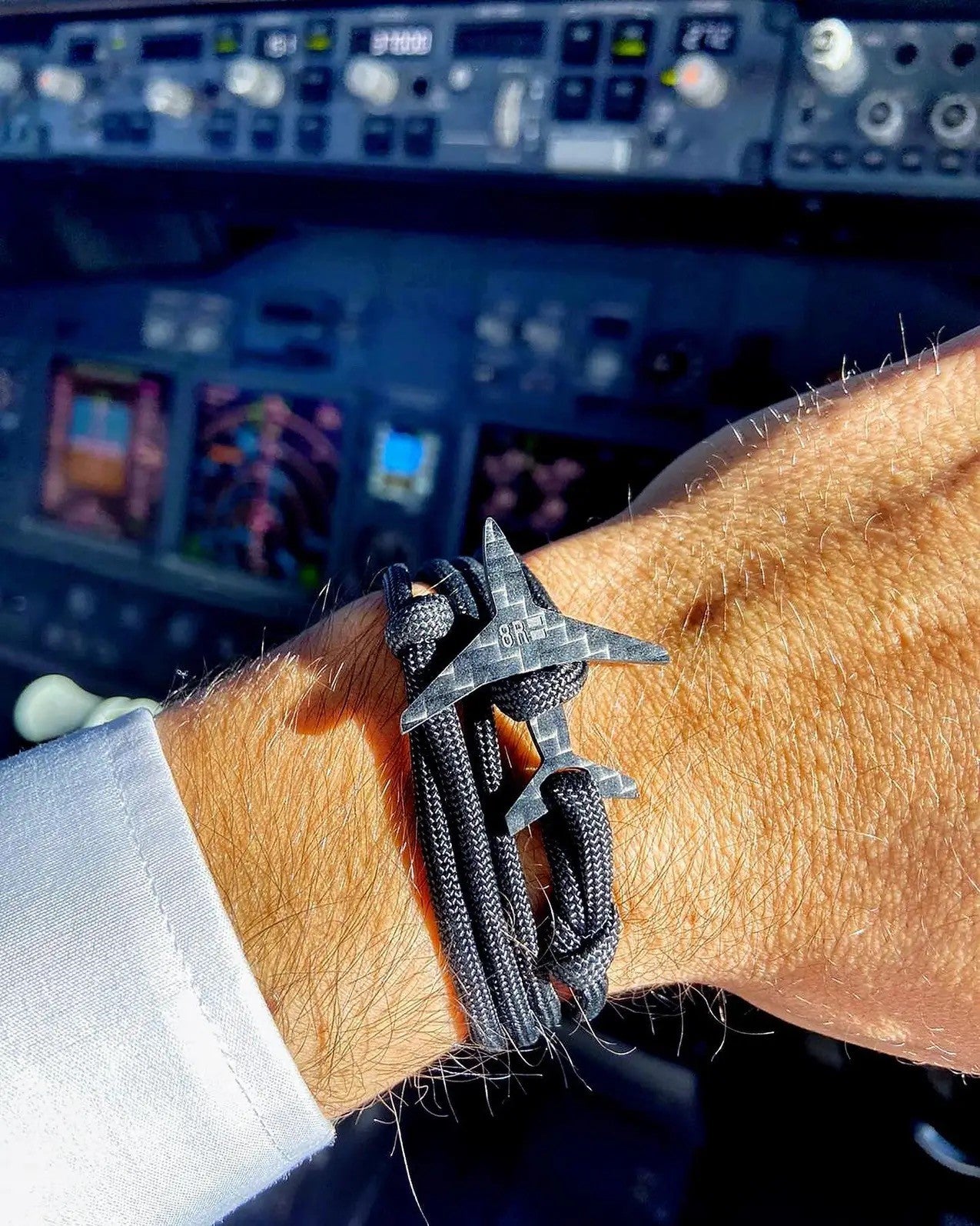EIGHT8R Aviator Armband
